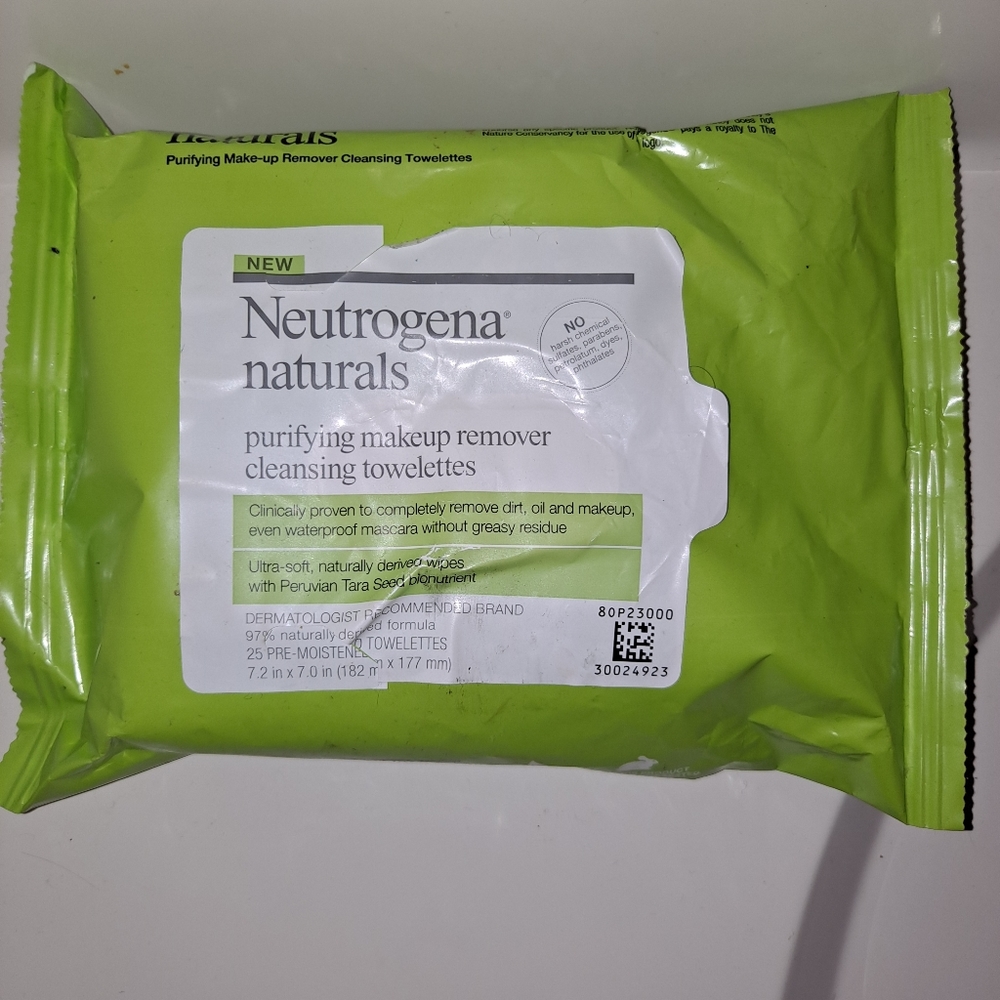 Neutrogena Naturals makup remover wipes